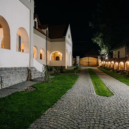 Molnos Kuria Pension Corund  Esterno foto