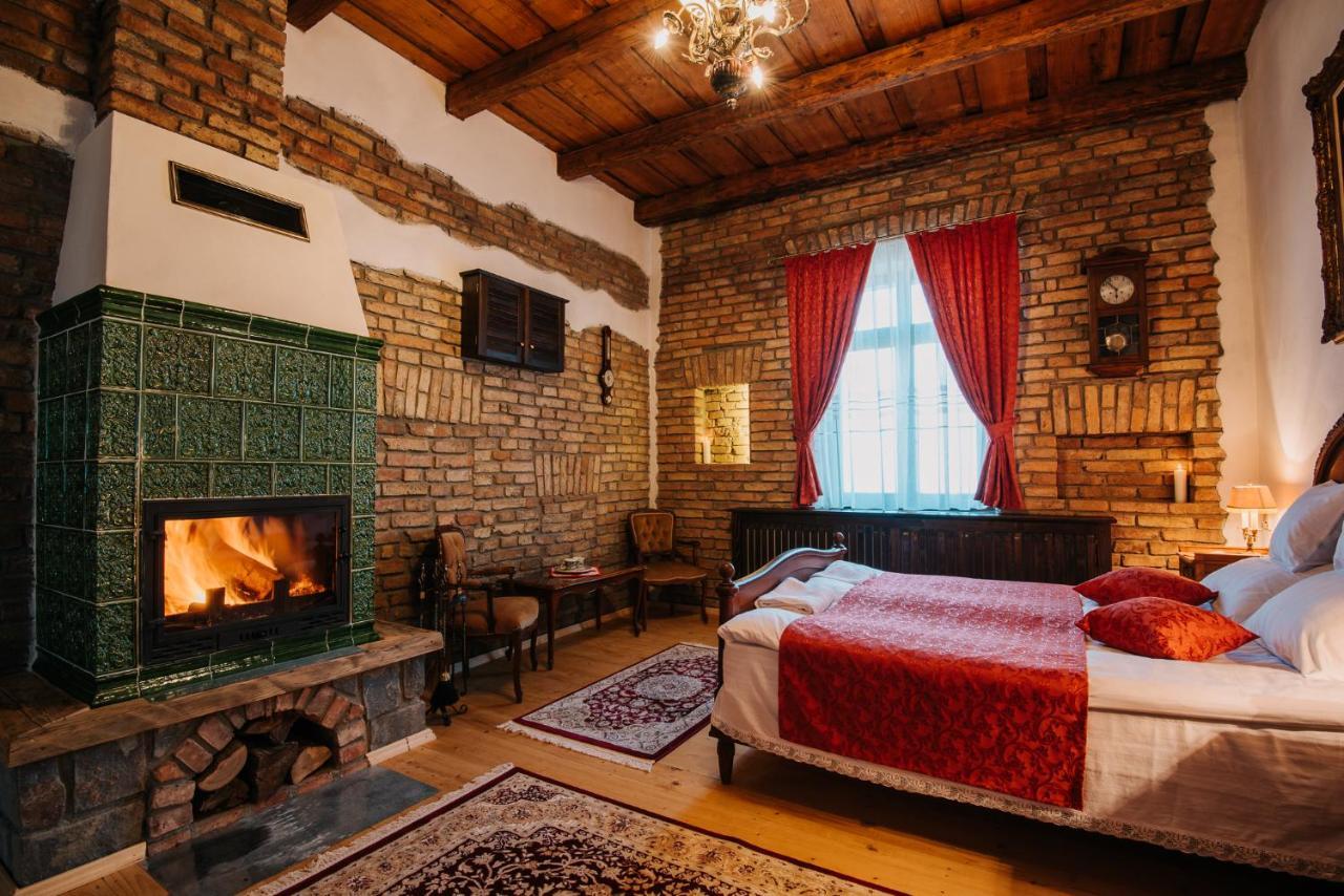 Molnos Kuria Pension Corund  Esterno foto