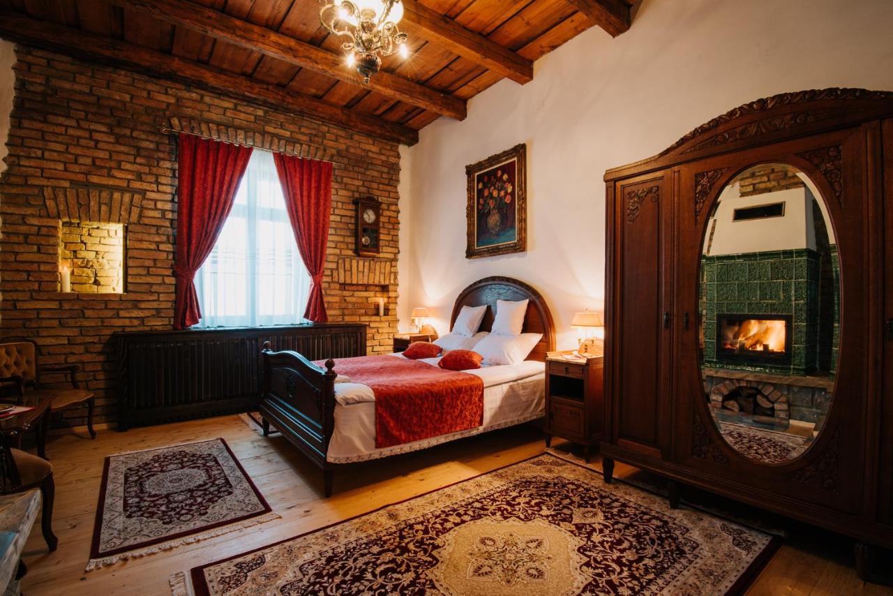 Molnos Kuria Pension Corund  Esterno foto